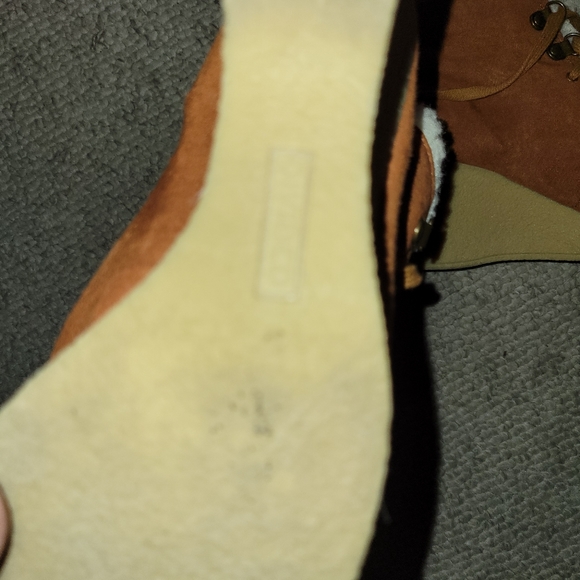 Divided wedged boots - Picture 6 of 6